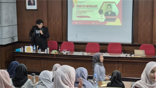 Dr. Abdus Somad, M.Pd memberikan materi Praktisi Mengajar di PG PAUD Universitas PGRI Yogyakarta tahun 2024.