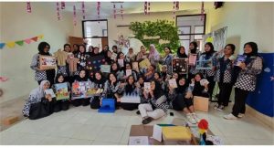 Mahasiswa PG PAUD UPY angkatan 2022 memamerkan media pembelajaran inovatif dalam kegiatan Pameran Media “Petualangan Belajar”.